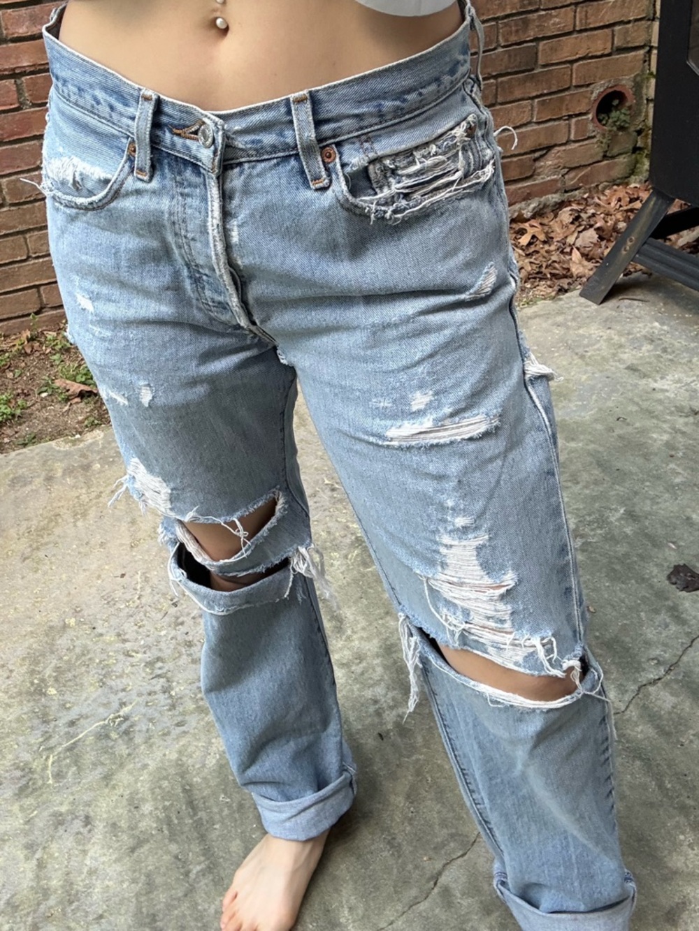 Very Ripped Levi’s Jeans - Picture 5 of 12